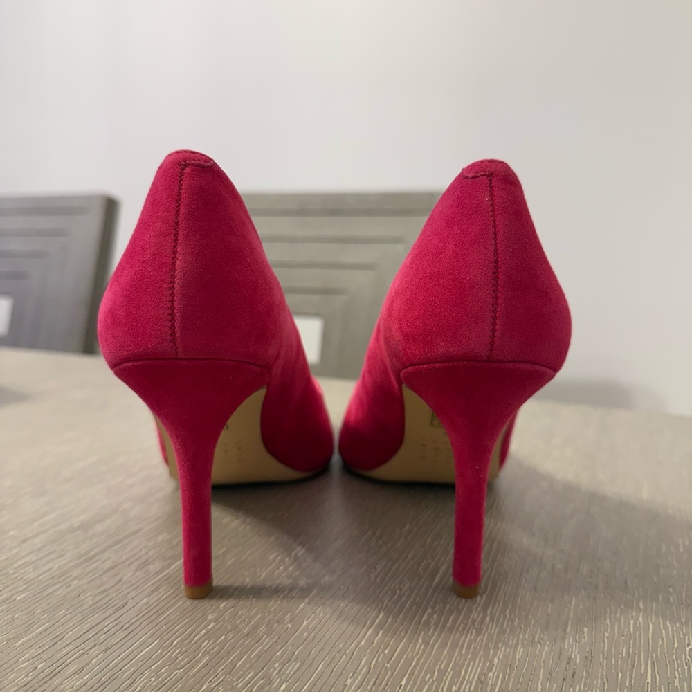 White House Black Market Fuchsia Suede Heels - Picture 7 of 8
